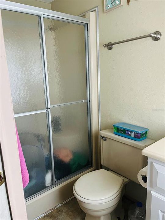 待售: $124,000 (2 贝兹, 2 浴室, 1043 平方英尺)