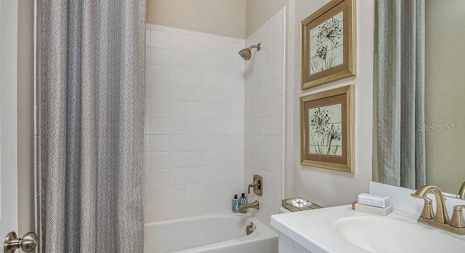 合同活跃: $584,474 (3 贝兹, 2 浴室, 2055 平方英尺)