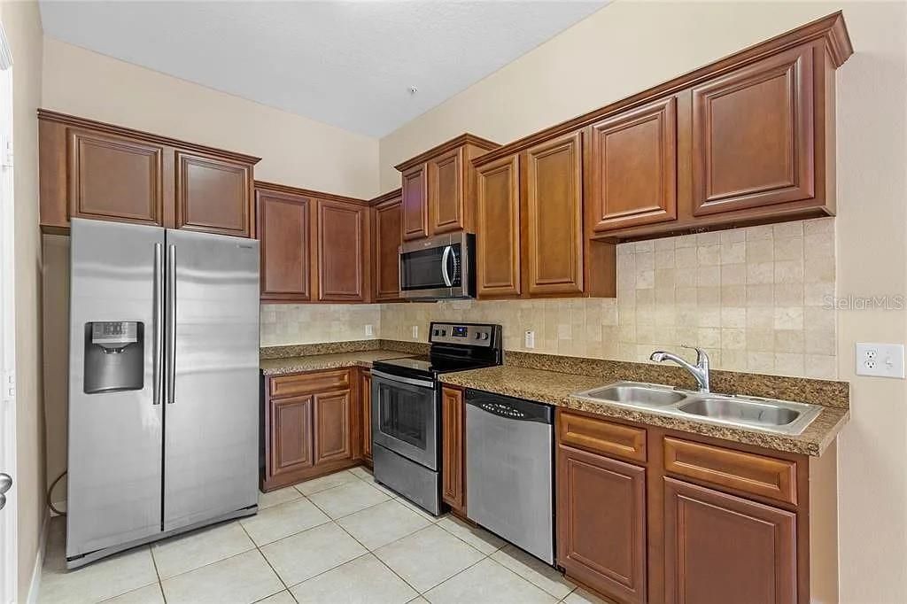 Activo con contrato: $289,000 (2 camas, 2 baños, 1216 Pies cuadrados)