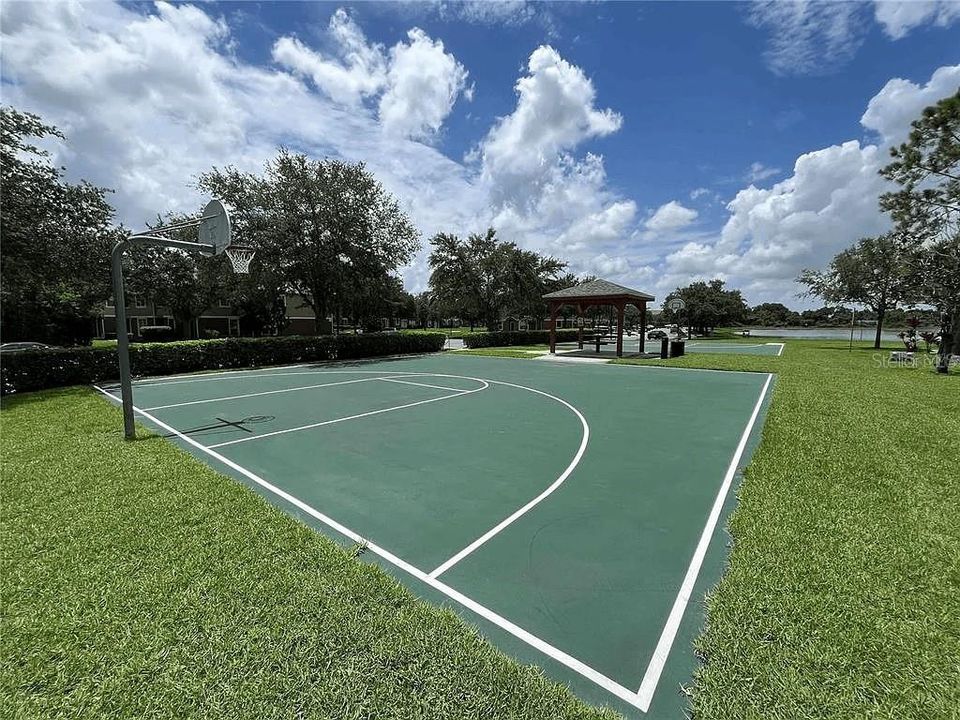 Activo con contrato: $289,000 (2 camas, 2 baños, 1216 Pies cuadrados)