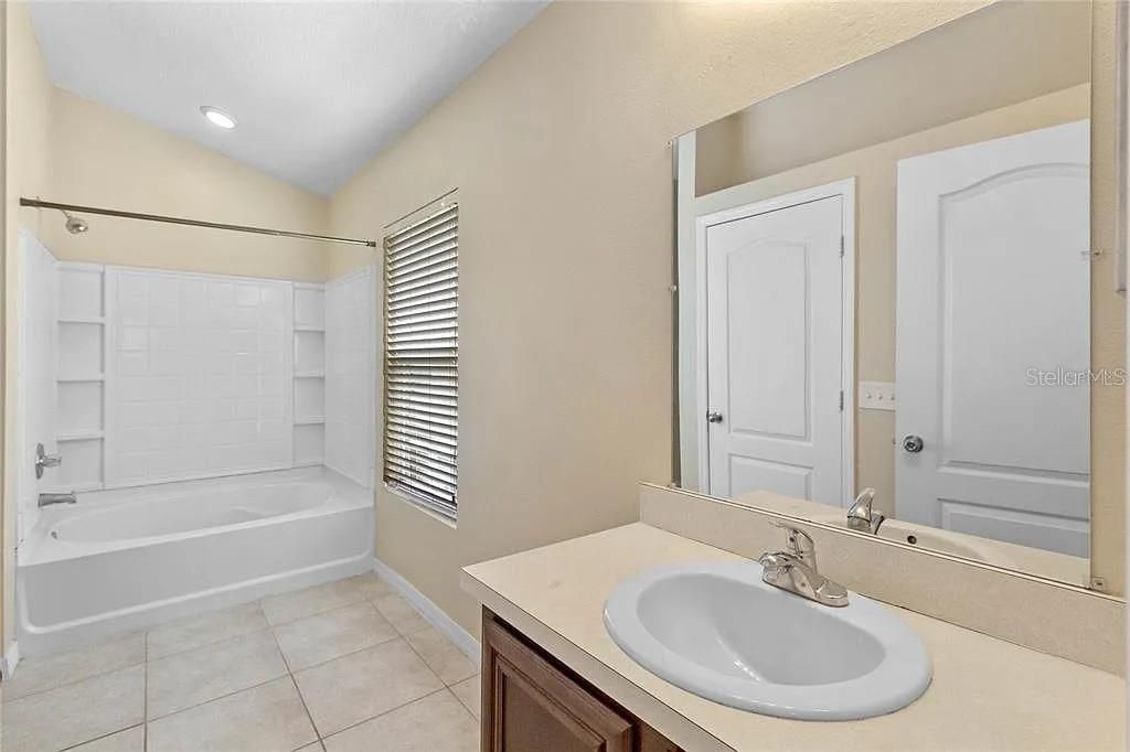 Activo con contrato: $289,000 (2 camas, 2 baños, 1216 Pies cuadrados)