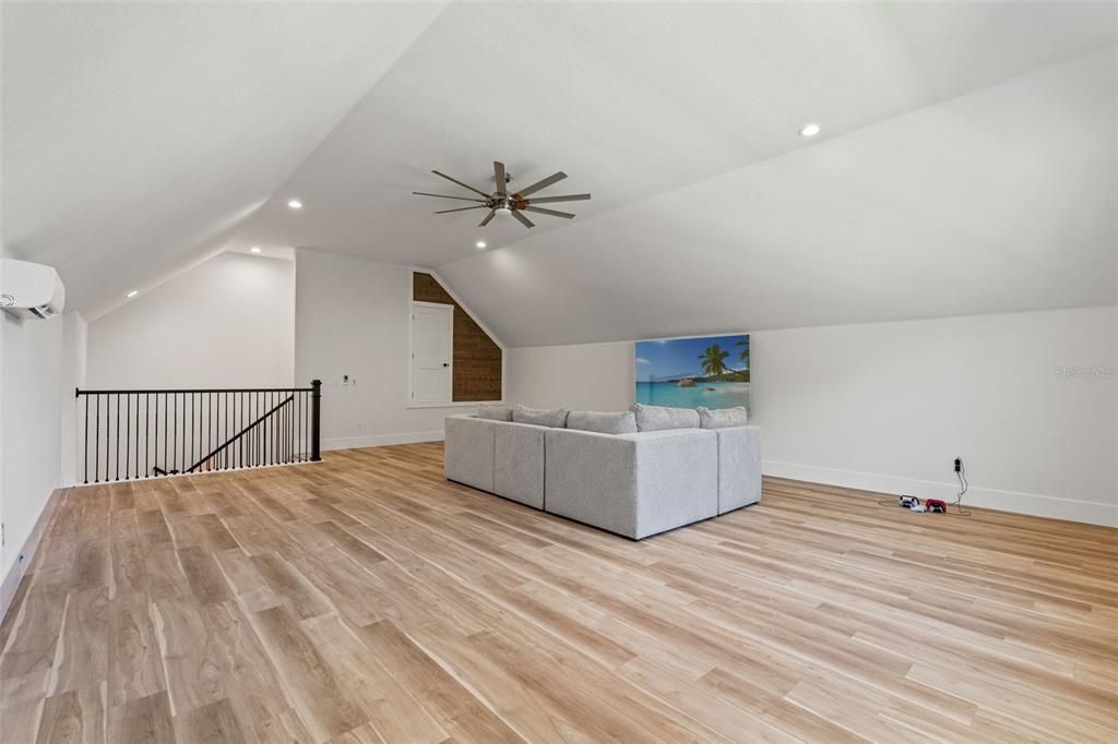 For Sale: $1,200,000 (5 beds, 3 baths, 4507 Square Feet)