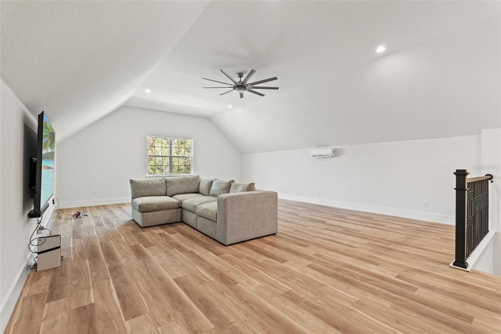 For Sale: $1,200,000 (5 beds, 3 baths, 4507 Square Feet)