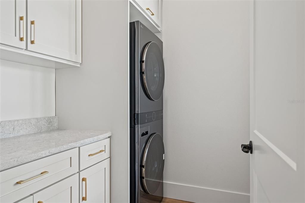 For Sale: $1,200,000 (5 beds, 3 baths, 4507 Square Feet)