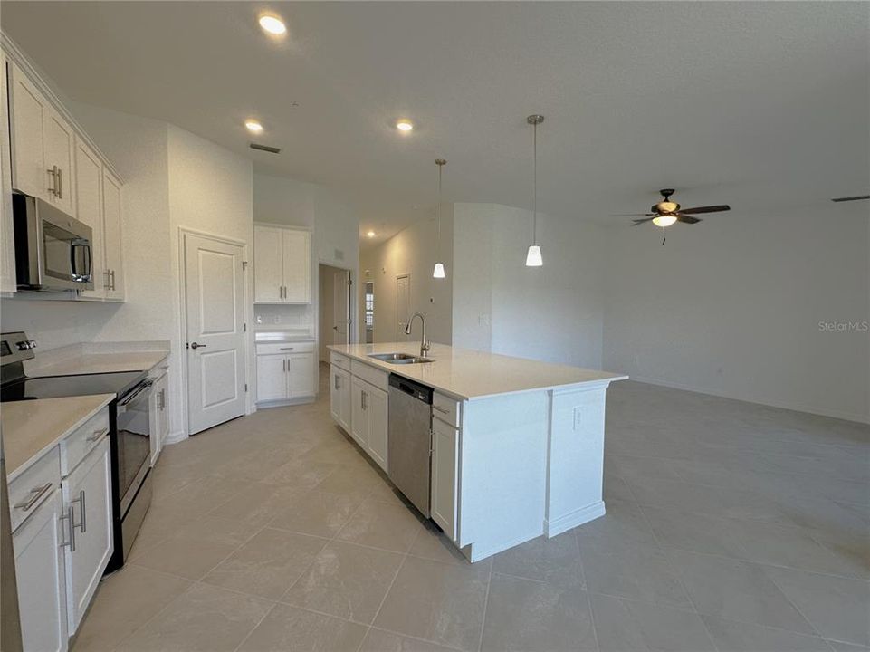 В аренду: $1,999 (2 спален, 2 ванн, 1366 Квадратных фут)