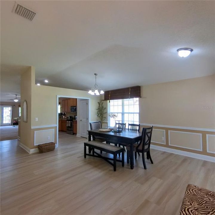 На продажу: $350,900 (3 спален, 2 ванн, 1982 Квадратных фут)