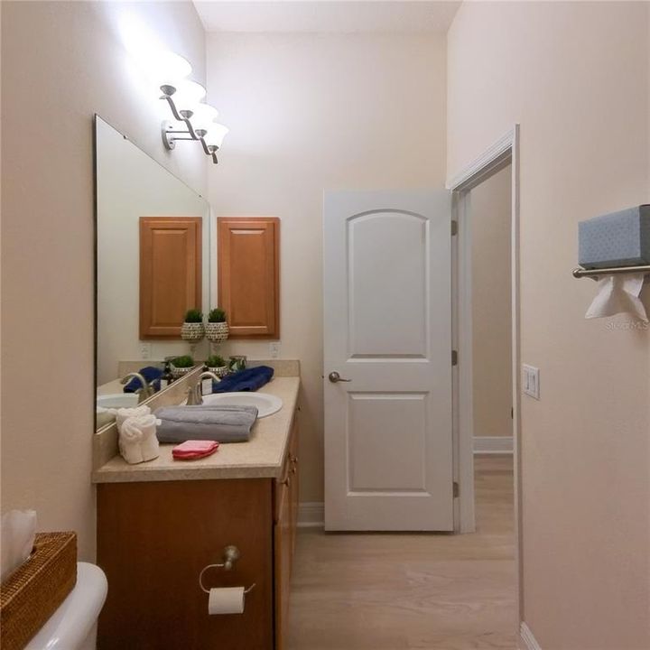 На продажу: $350,900 (3 спален, 2 ванн, 1982 Квадратных фут)