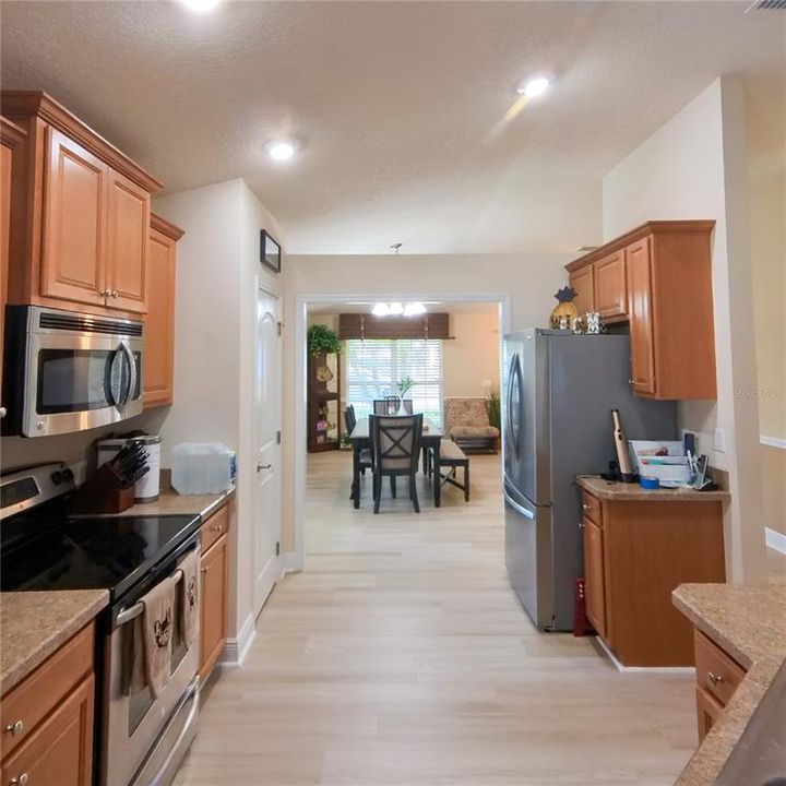 На продажу: $350,900 (3 спален, 2 ванн, 1982 Квадратных фут)