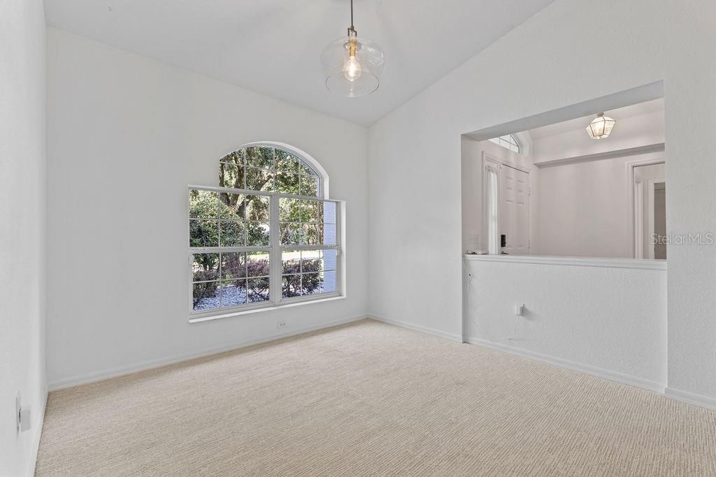 Activo con contrato: $314,000 (3 camas, 2 baños, 2027 Pies cuadrados)