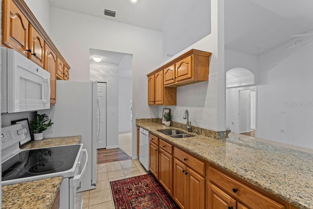 Activo con contrato: $314,000 (3 camas, 2 baños, 2027 Pies cuadrados)