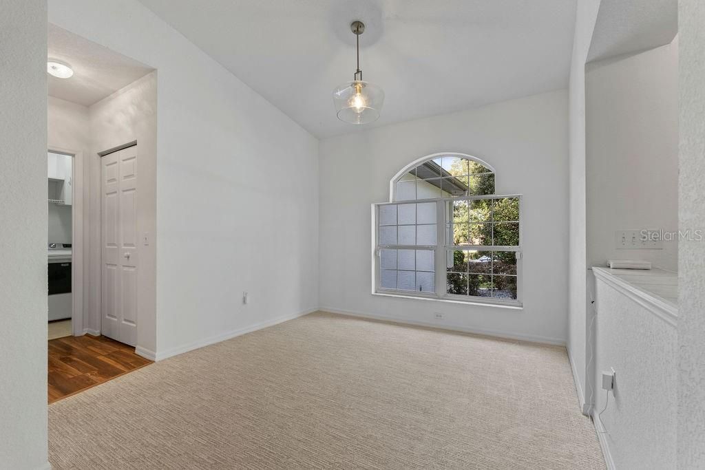 Activo con contrato: $314,000 (3 camas, 2 baños, 2027 Pies cuadrados)