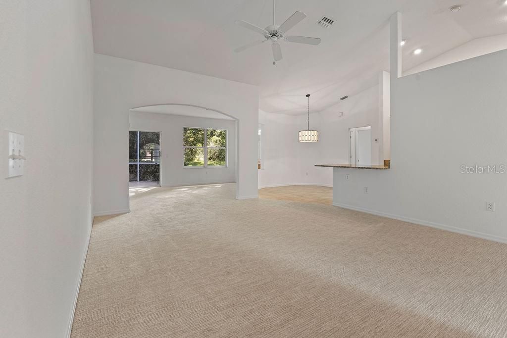 Activo con contrato: $314,000 (3 camas, 2 baños, 2027 Pies cuadrados)