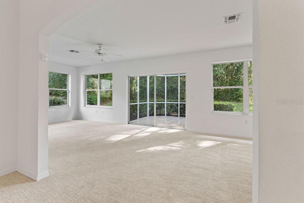 Activo con contrato: $314,000 (3 camas, 2 baños, 2027 Pies cuadrados)