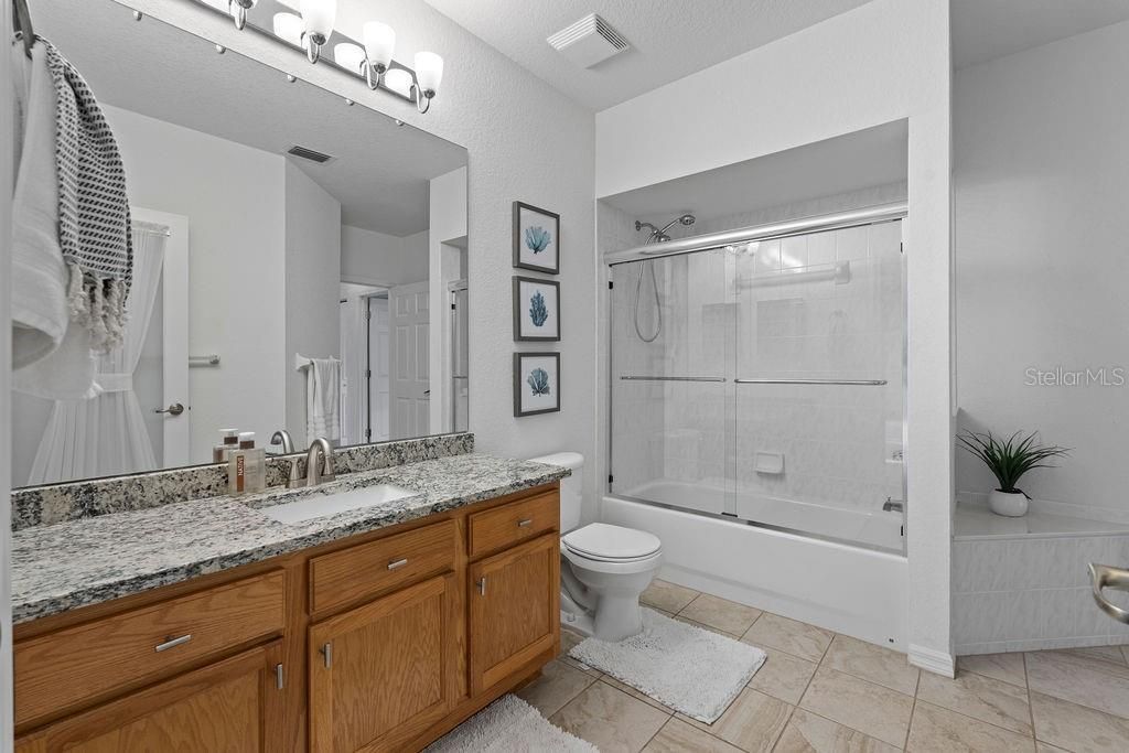 Activo con contrato: $314,000 (3 camas, 2 baños, 2027 Pies cuadrados)