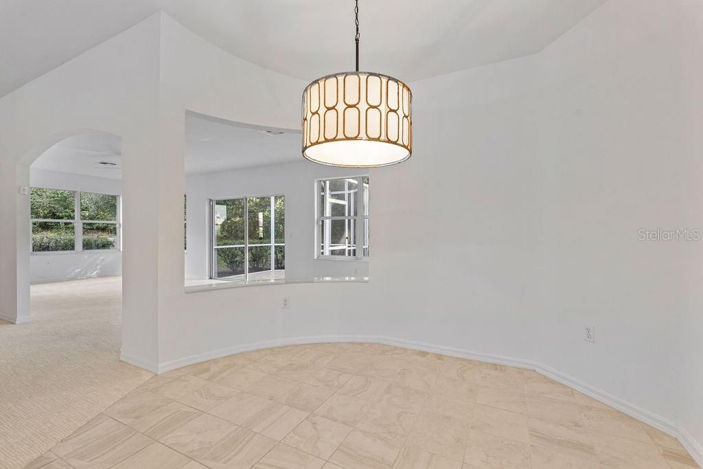 Activo con contrato: $314,000 (3 camas, 2 baños, 2027 Pies cuadrados)