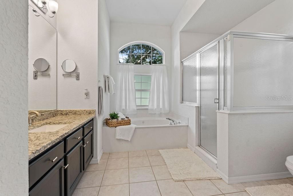 Activo con contrato: $314,000 (3 camas, 2 baños, 2027 Pies cuadrados)