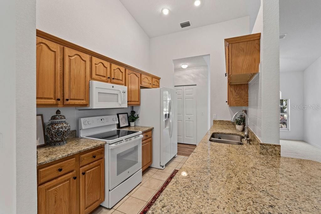 Activo con contrato: $314,000 (3 camas, 2 baños, 2027 Pies cuadrados)