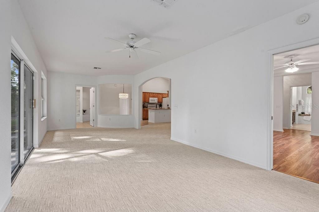 Activo con contrato: $314,000 (3 camas, 2 baños, 2027 Pies cuadrados)