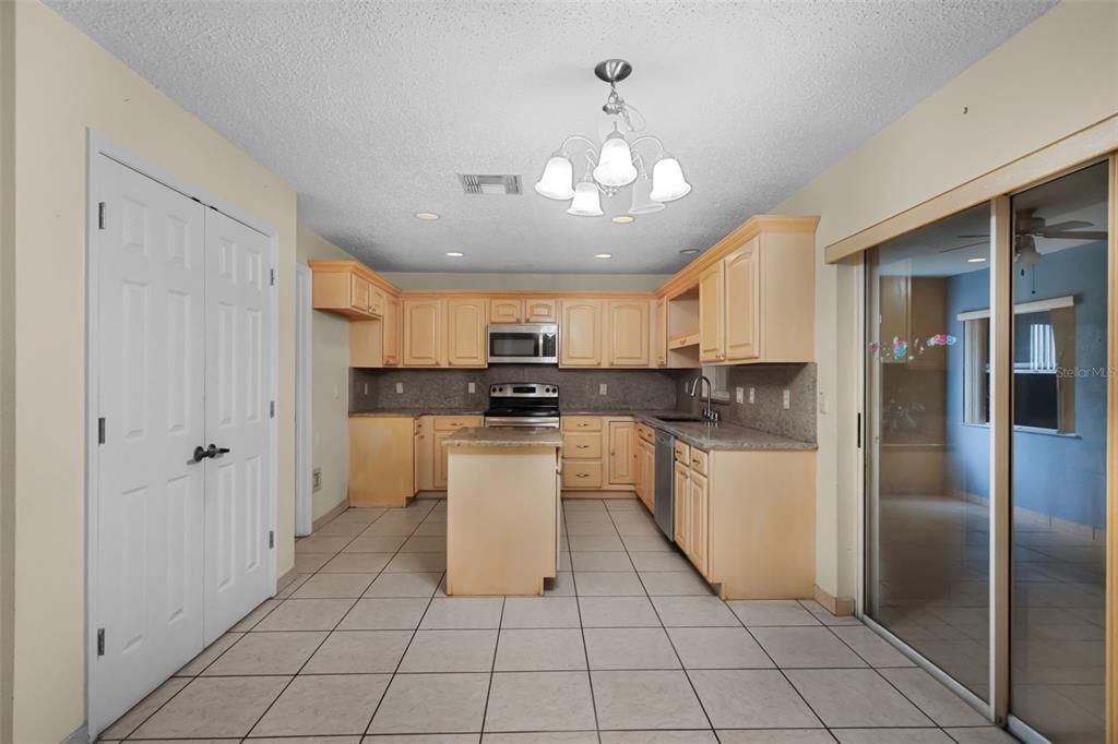 Active With Contract: $390,000 (3 beds, 2 baths, 2793 Square Feet)