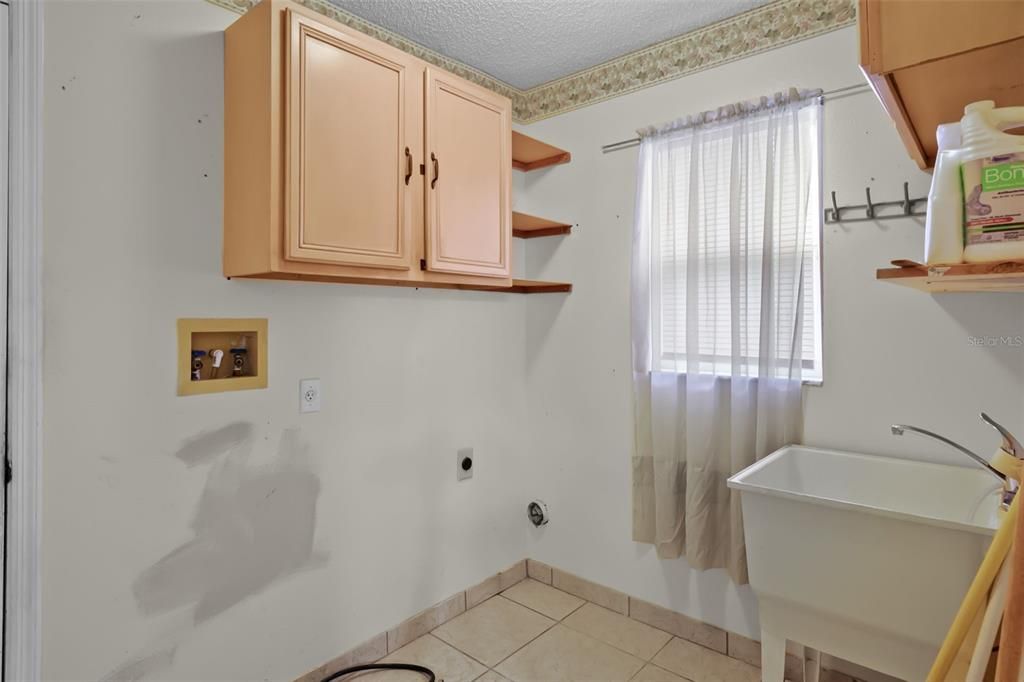 Active With Contract: $390,000 (3 beds, 2 baths, 2793 Square Feet)