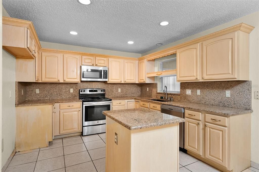 Active With Contract: $390,000 (3 beds, 2 baths, 2793 Square Feet)