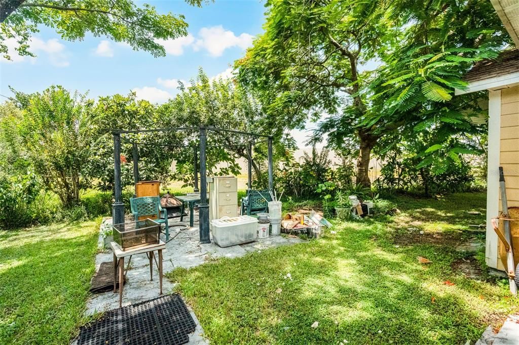 Active With Contract: $390,000 (3 beds, 2 baths, 2793 Square Feet)