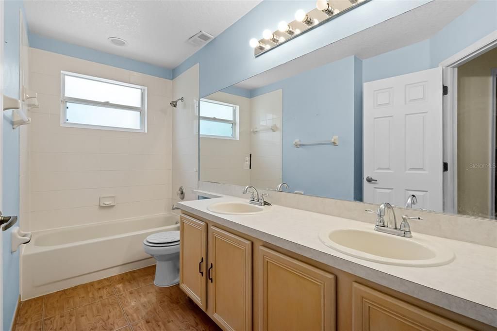 Active With Contract: $390,000 (3 beds, 2 baths, 2793 Square Feet)