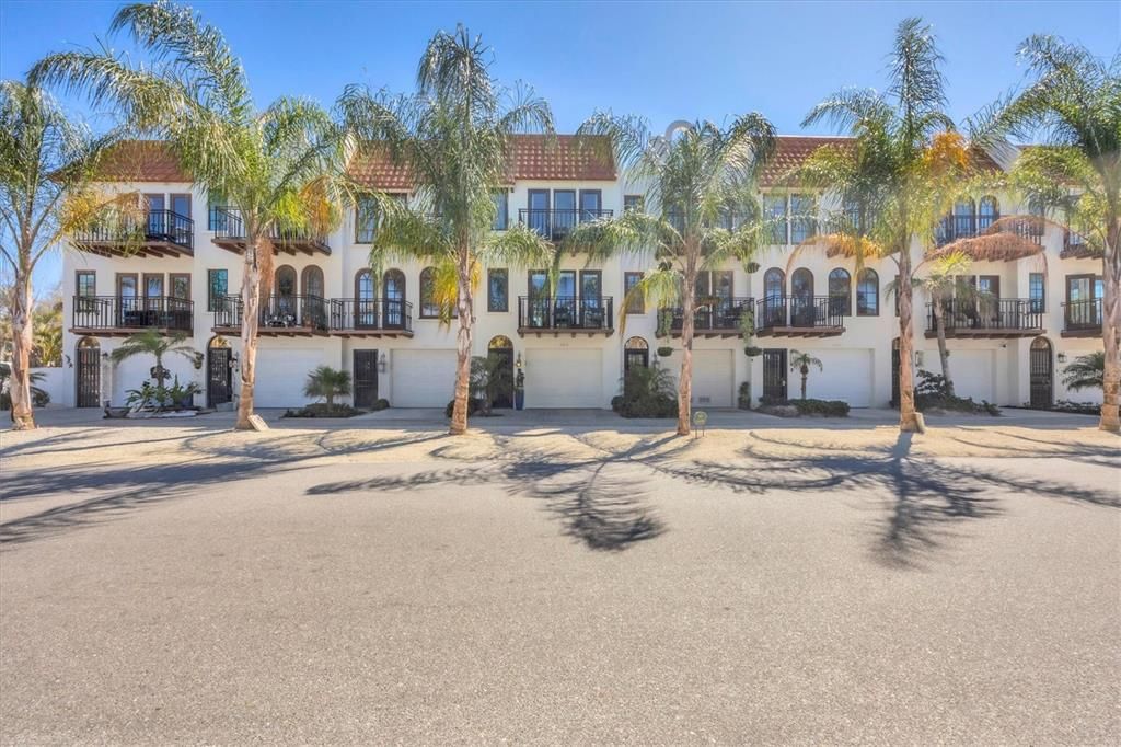 出租: $4,000 (2 贝兹, 2 浴室, 1248 平方英尺)