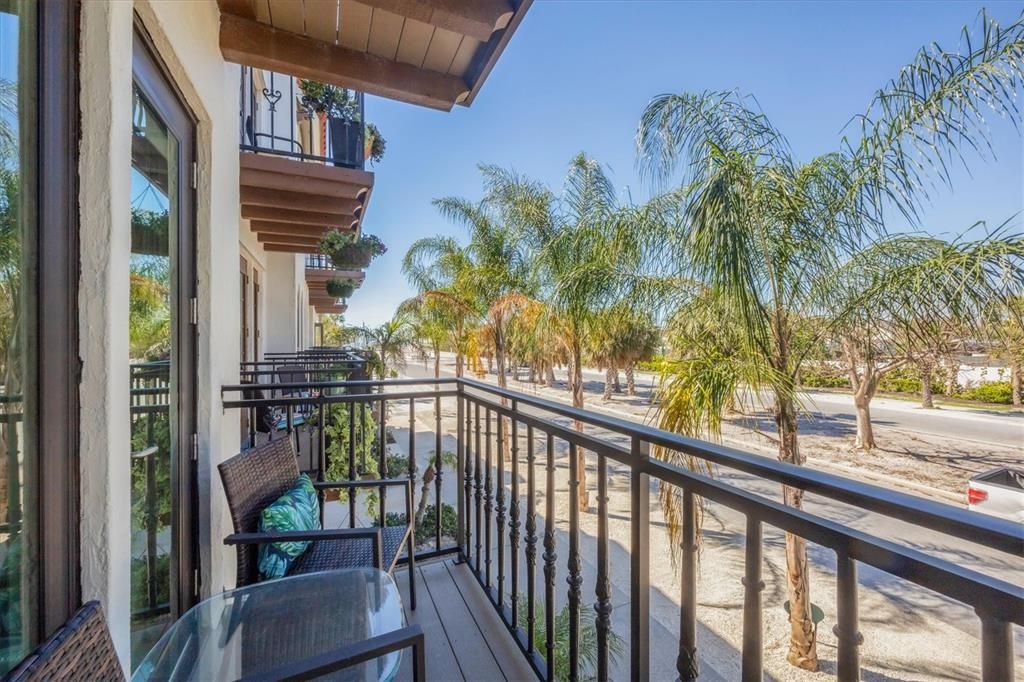 出租: $4,000 (2 贝兹, 2 浴室, 1248 平方英尺)