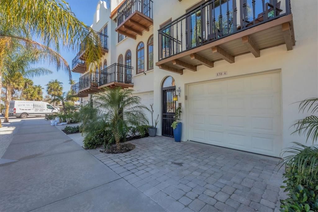 出租: $4,000 (2 贝兹, 2 浴室, 1248 平方英尺)