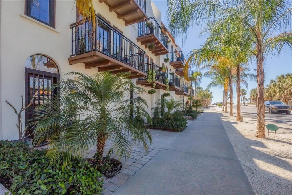 出租: $4,000 (2 贝兹, 2 浴室, 1248 平方英尺)