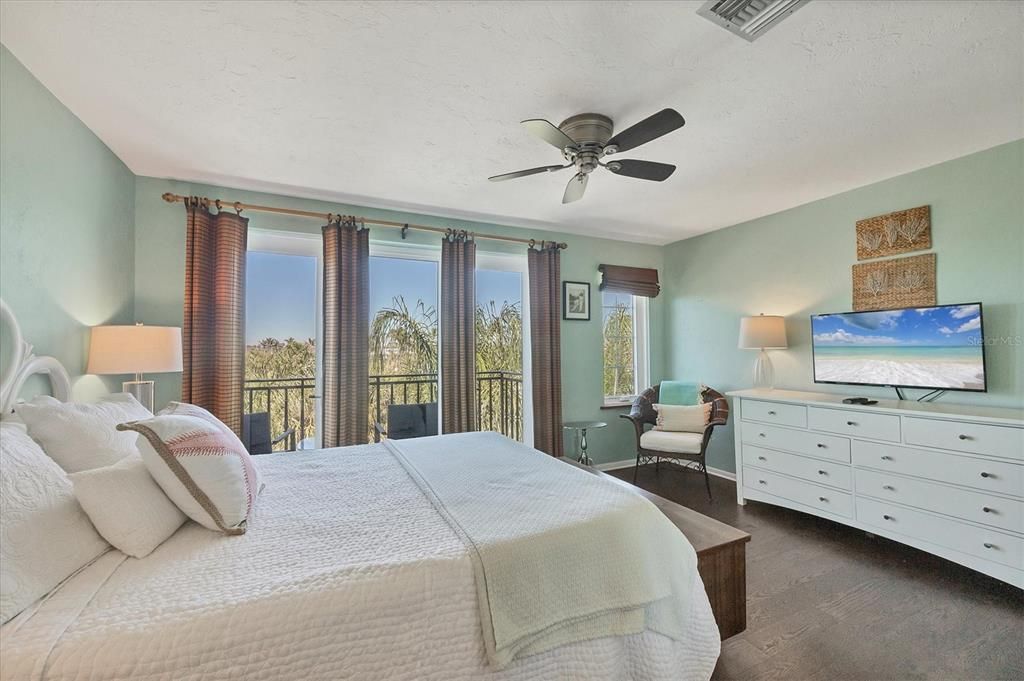 出租: $4,000 (2 贝兹, 2 浴室, 1248 平方英尺)