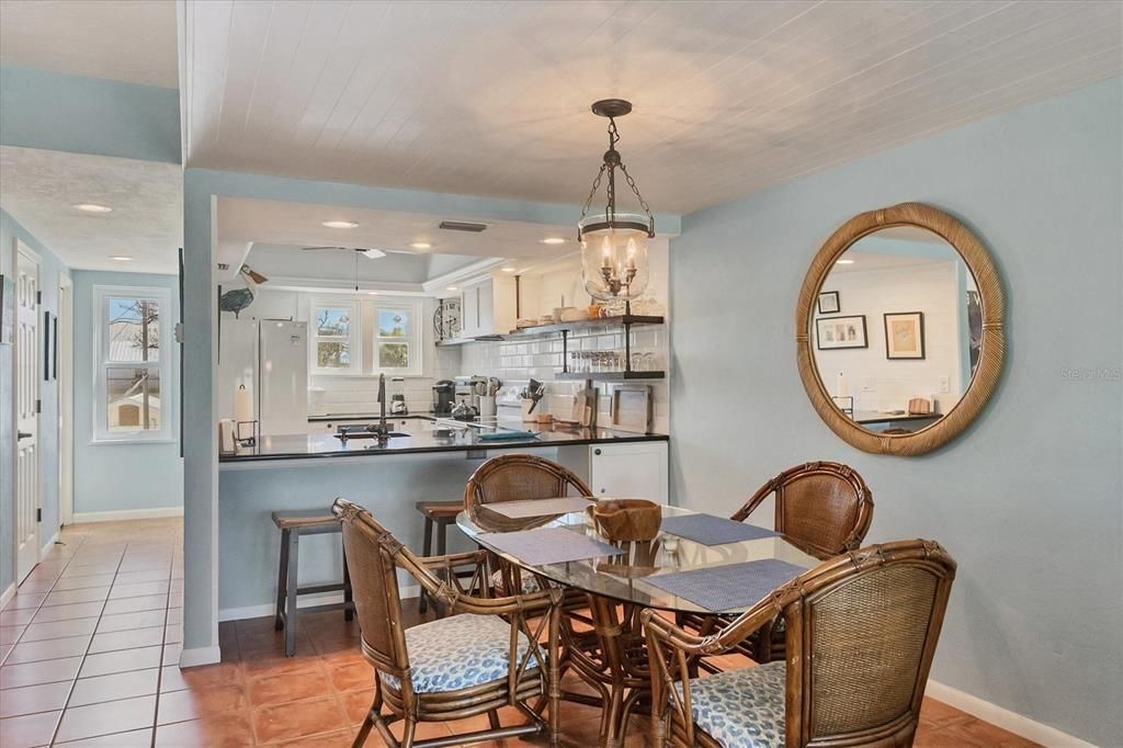 出租: $4,000 (2 贝兹, 2 浴室, 1248 平方英尺)