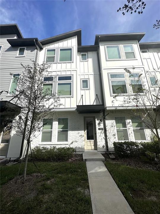 最近租的: $2,850 (3 贝兹, 3 浴室, 1576 平方英尺)