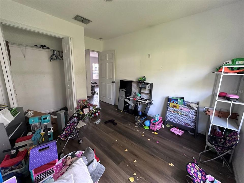 Activo con contrato: $400,000 (5 camas, 2 baños, 2016 Pies cuadrados)