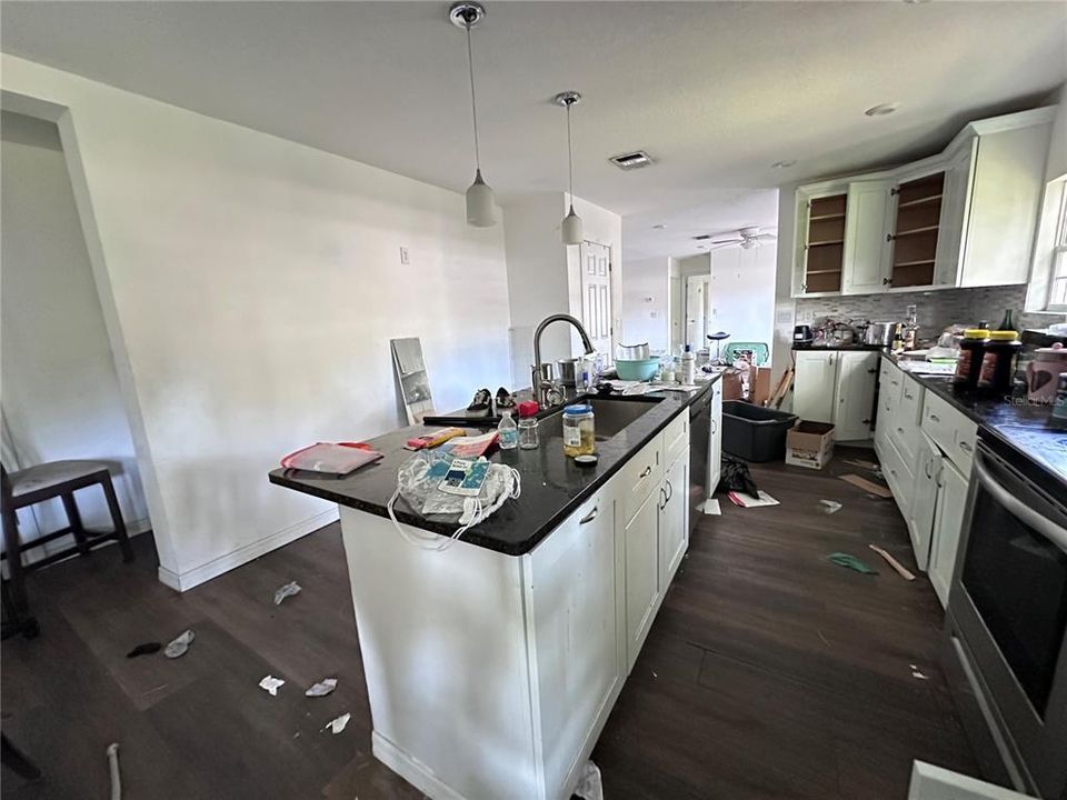 Activo con contrato: $400,000 (5 camas, 2 baños, 2016 Pies cuadrados)