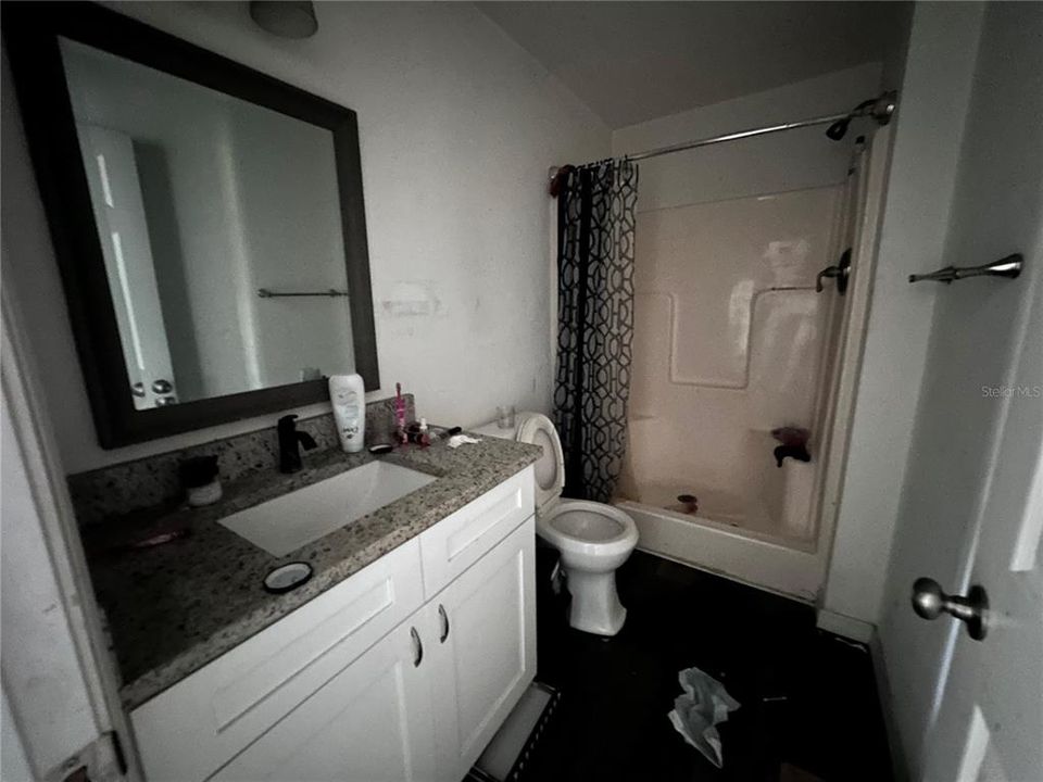 Activo con contrato: $400,000 (5 camas, 2 baños, 2016 Pies cuadrados)