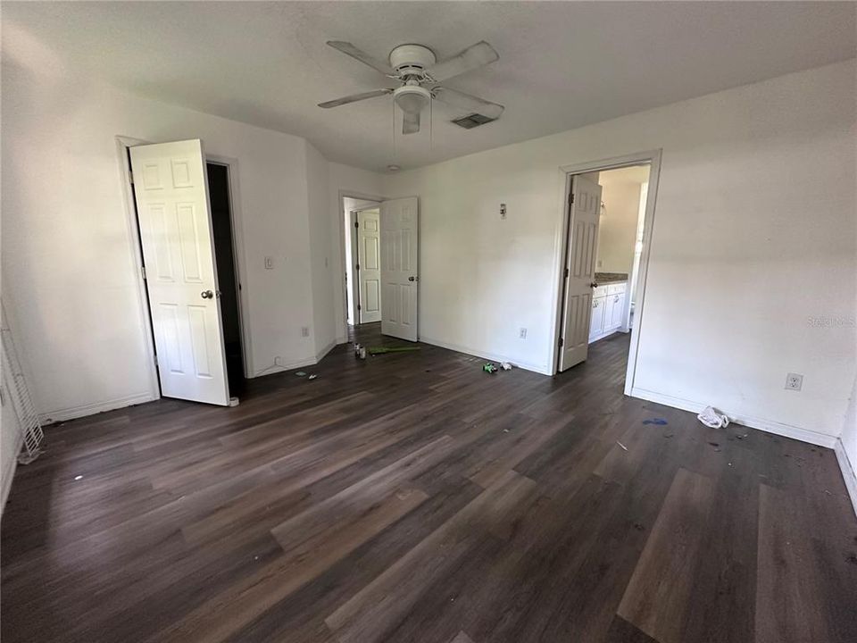 Activo con contrato: $400,000 (5 camas, 2 baños, 2016 Pies cuadrados)