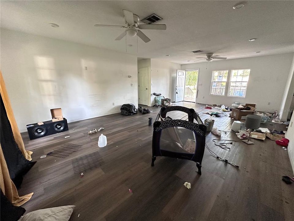 Activo con contrato: $400,000 (5 camas, 2 baños, 2016 Pies cuadrados)