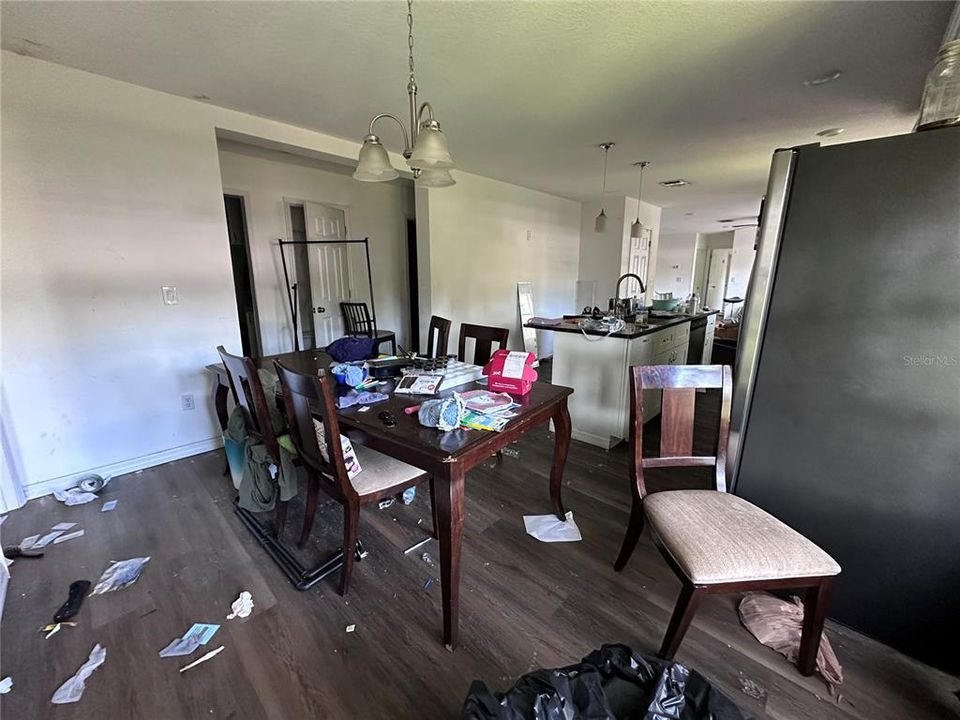 Activo con contrato: $400,000 (5 camas, 2 baños, 2016 Pies cuadrados)