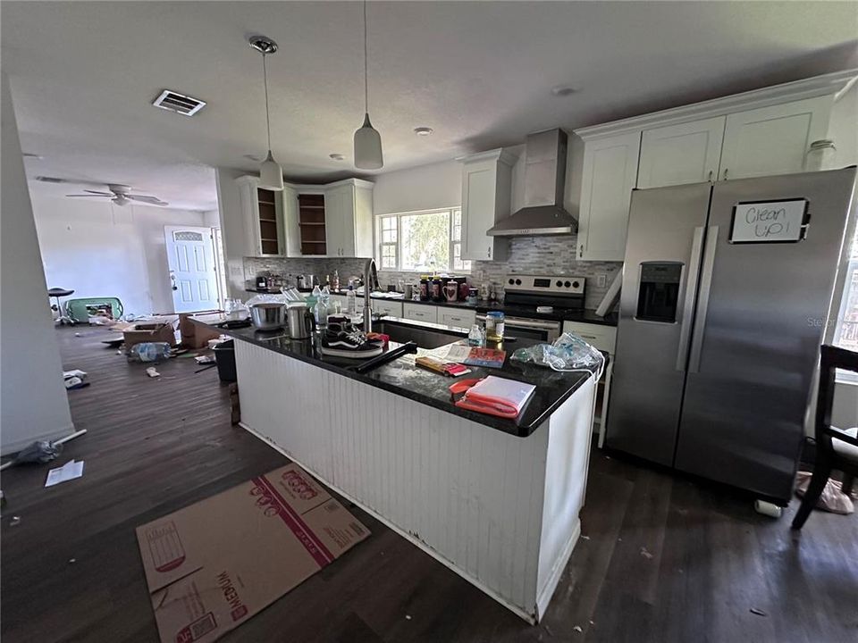 Activo con contrato: $400,000 (5 camas, 2 baños, 2016 Pies cuadrados)