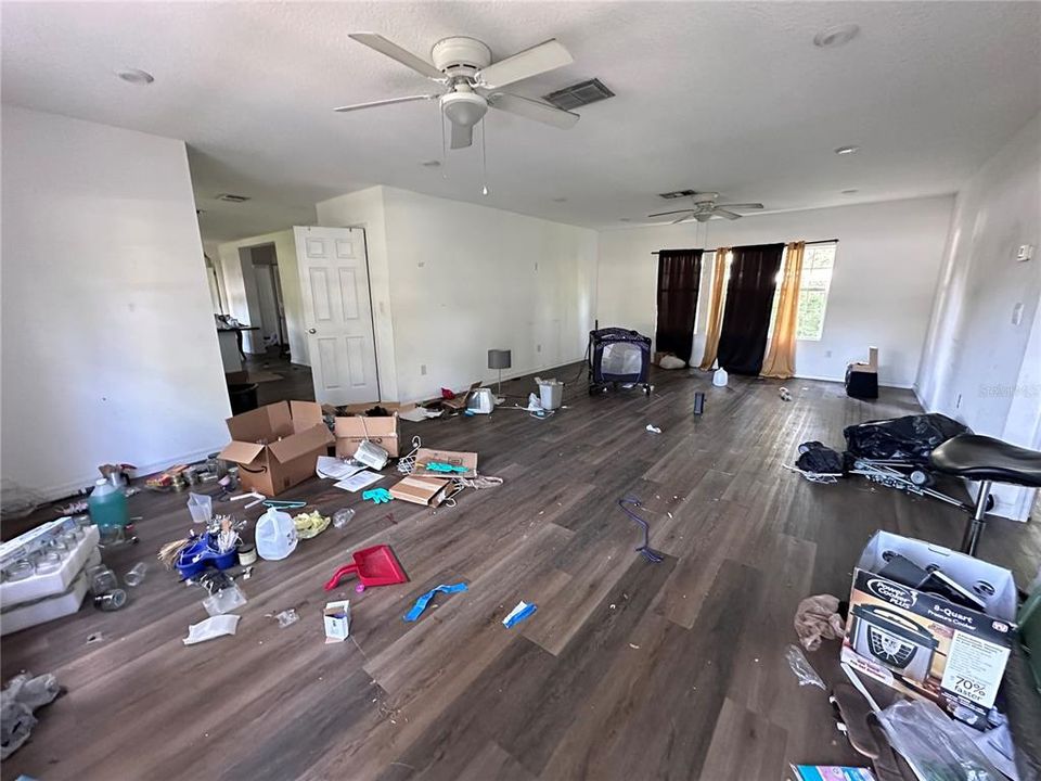 Activo con contrato: $400,000 (5 camas, 2 baños, 2016 Pies cuadrados)