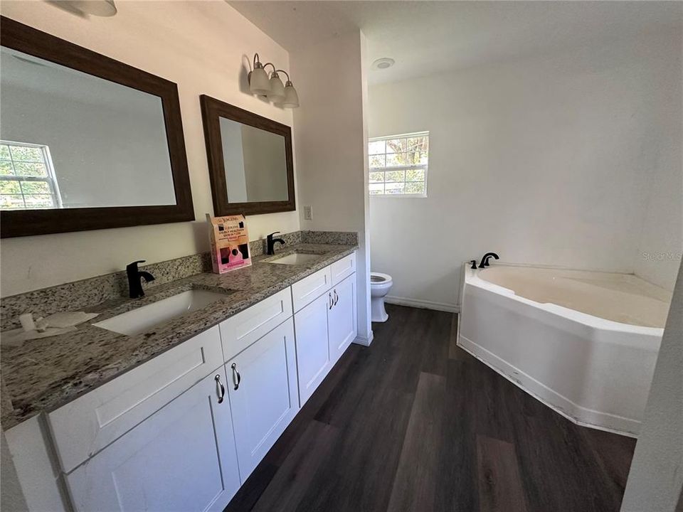 Activo con contrato: $400,000 (5 camas, 2 baños, 2016 Pies cuadrados)