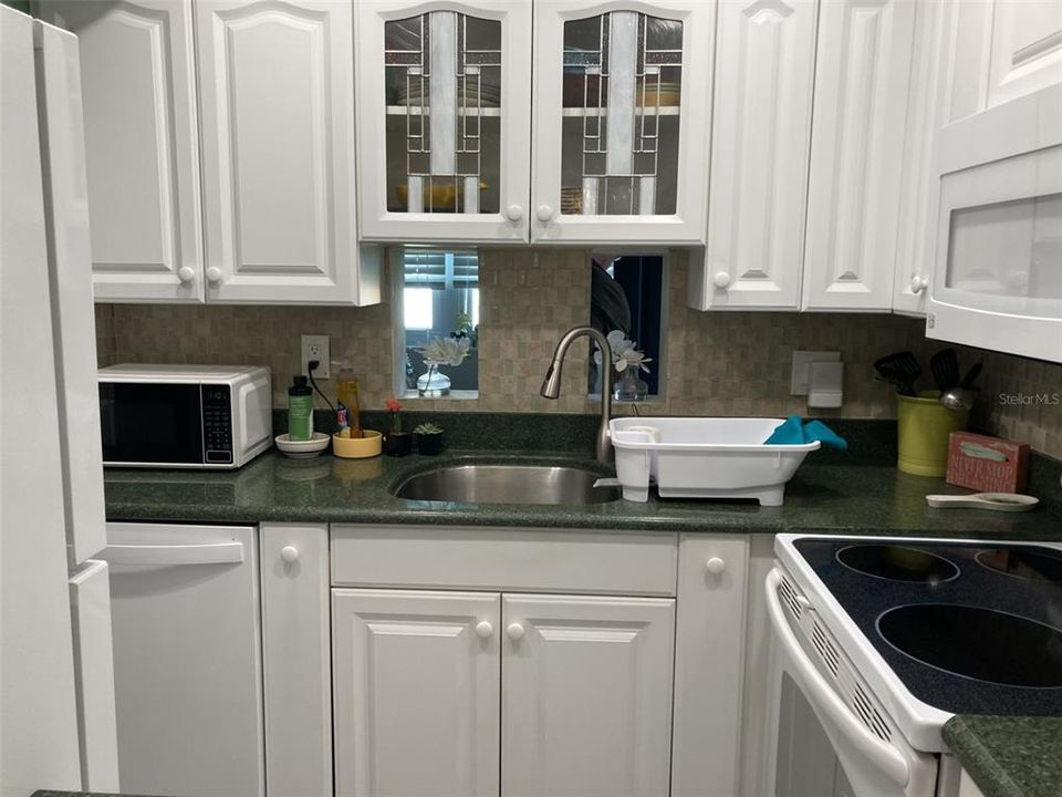 Active With Contract: $110,000 (2 beds, 1 baths, 1086 Square Feet)