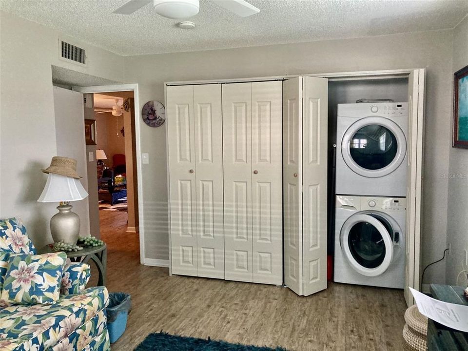 Active With Contract: $110,000 (2 beds, 1 baths, 1086 Square Feet)