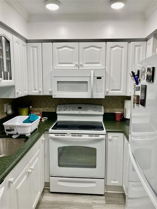 Active With Contract: $110,000 (2 beds, 1 baths, 1086 Square Feet)