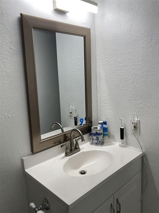 Active With Contract: $110,000 (2 beds, 1 baths, 1086 Square Feet)