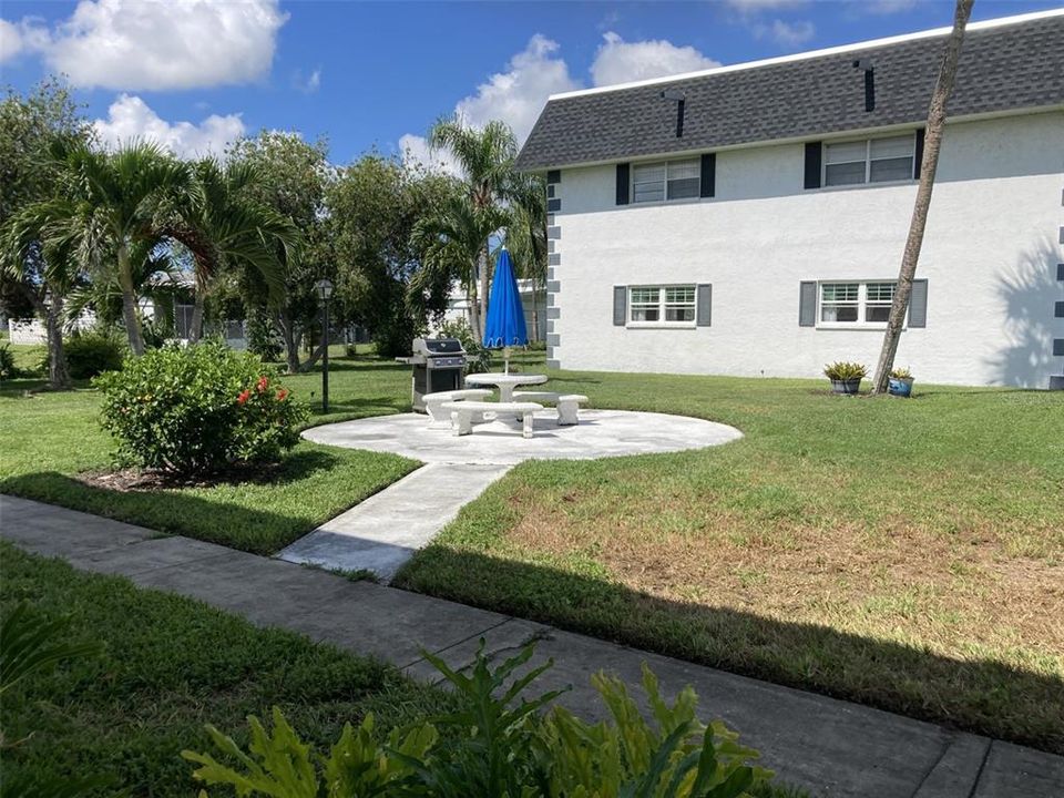 Active With Contract: $110,000 (2 beds, 1 baths, 1086 Square Feet)