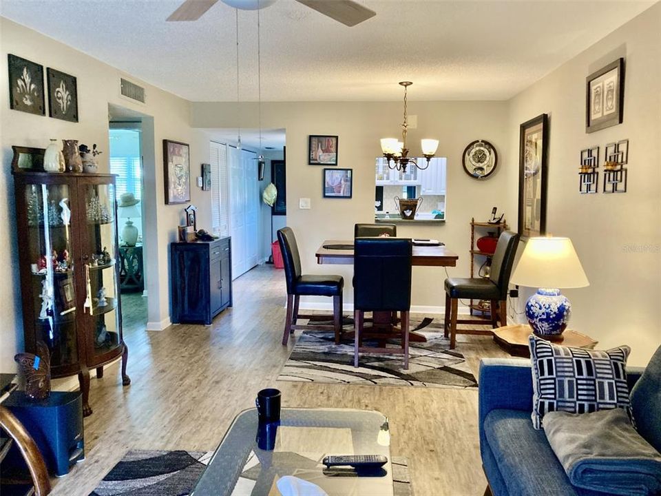 Active With Contract: $110,000 (2 beds, 1 baths, 1086 Square Feet)