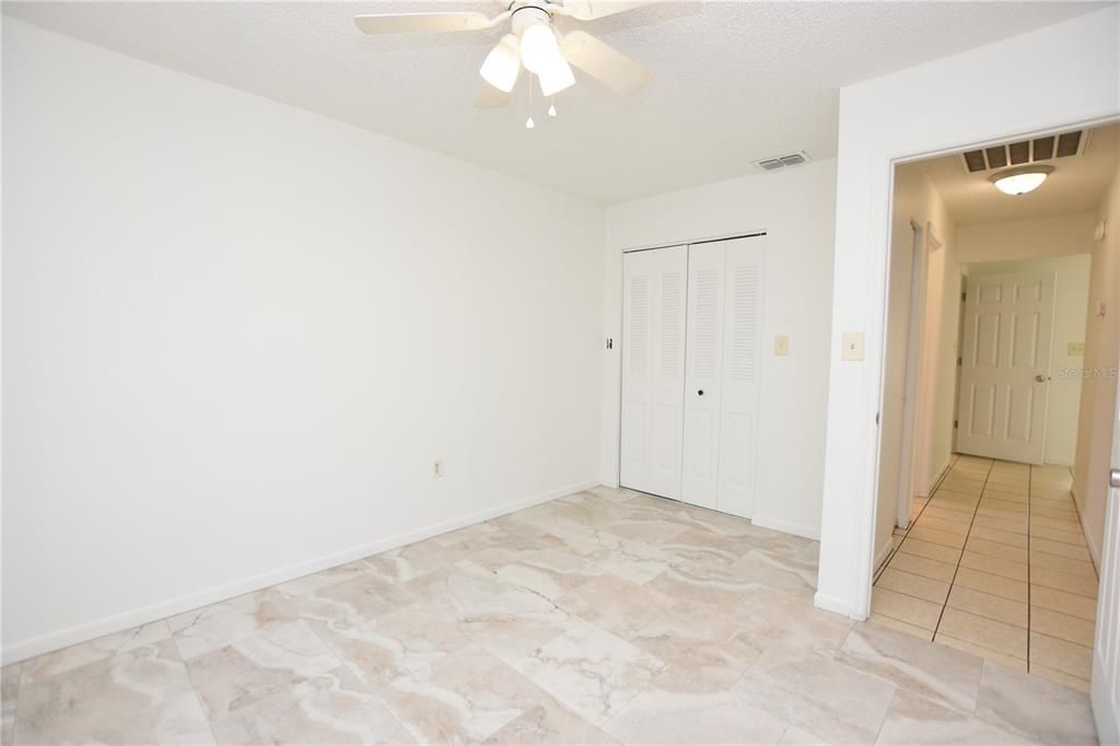 合同活跃: $1,100 (2 贝兹, 2 浴室, 983 平方英尺)